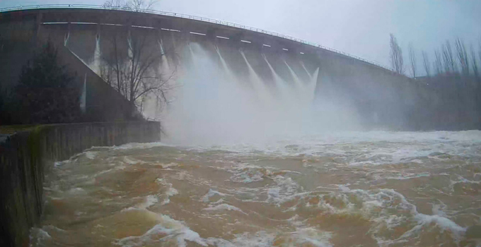 El Guadiana supera el umbral de peligro en varios puntos de su cauce, afectando a las Vegas Bajas