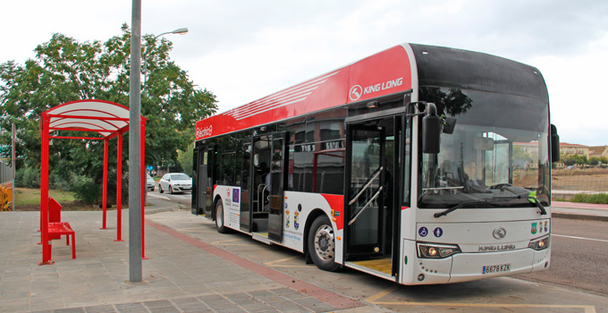 El autobús urbano de Montijo continúa con la avería, un año después