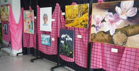 Mujeres de las Vegas Bajas exponen sus cuadros en la exposición de pintura 