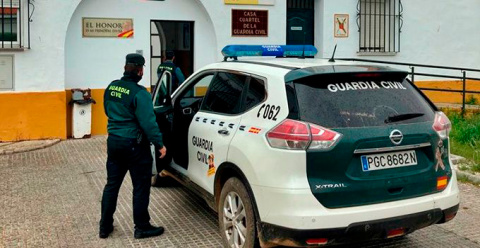 Detenidas cinco personas por el robo de 14 teléfonos móviles en una tienda en Montijo