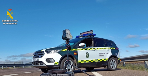 Investigado un conductor por circular a 235 km/h