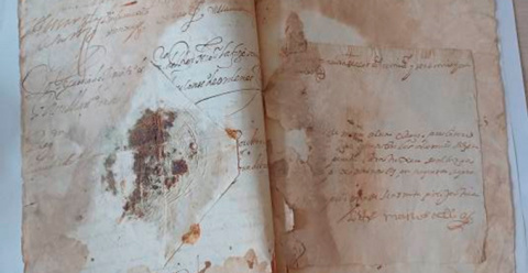 La Junta de Extremadura licita la restauración de varios documentos en los Archivos Históricos Provinciales, entre ellos, una cédula real de Mariana de Austria a la Villa de Montijo