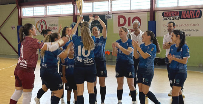 El CD La Garrovilla recibe la Copa de campeonas de Liga sumando otra nueva victoria