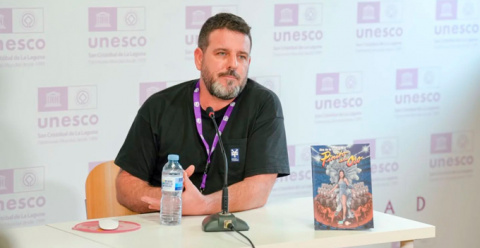 El cómic de Álex de la Fuente sobre Pinito del Oro lleva la historia de la trapecista por toda España