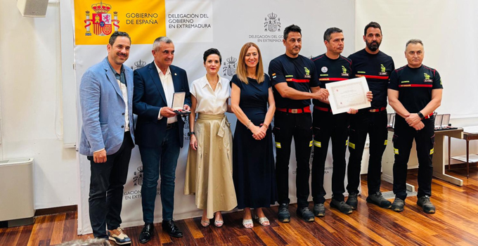Bomberos del CPEI recogen la Medalla al Mérito de la Protección Civil en reconocimiento a su trabajo durante la DANA