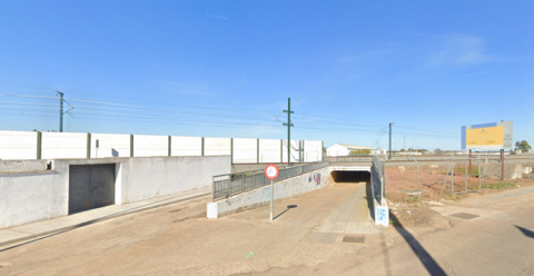 Herido de gravedad al chocar su vehículo con un paso a nivel en Montijo