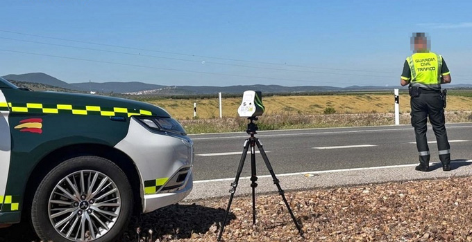 La Guardia Civil investiga a un motorista por circular a 183 km/h