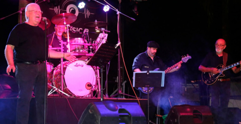 Los 60 regresaron con un concierto en la Piscina Municipal de Montijo