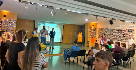 La exposición fotográfica del CN Los Patos llena de recuerdos las paredes de la Sala Centinela